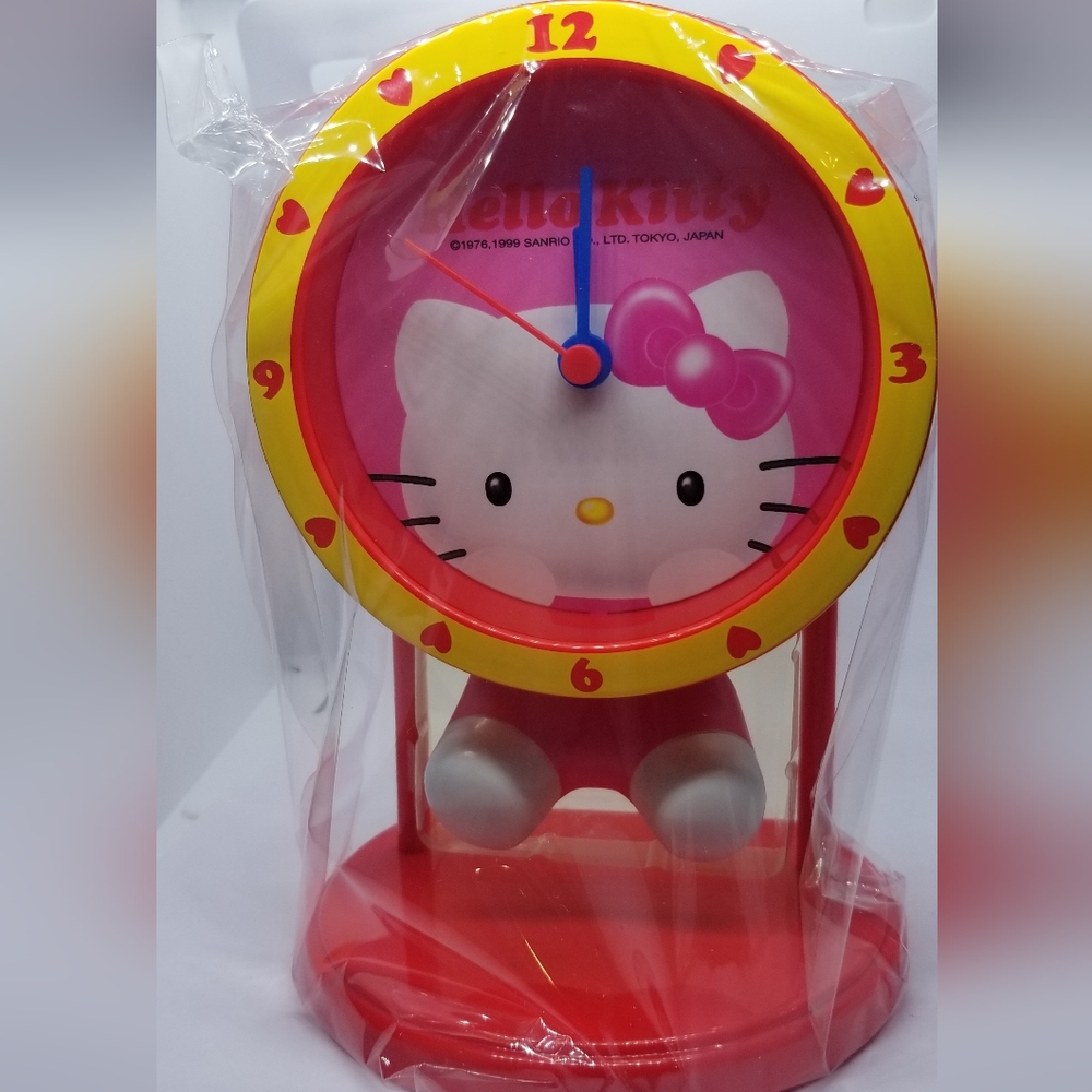 Hello Kitty 2001 desk or wall watch
